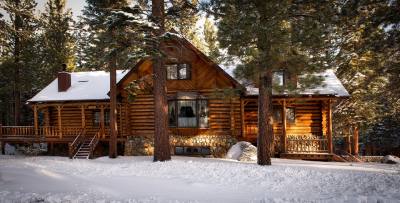 Log-House-in-Snow_01